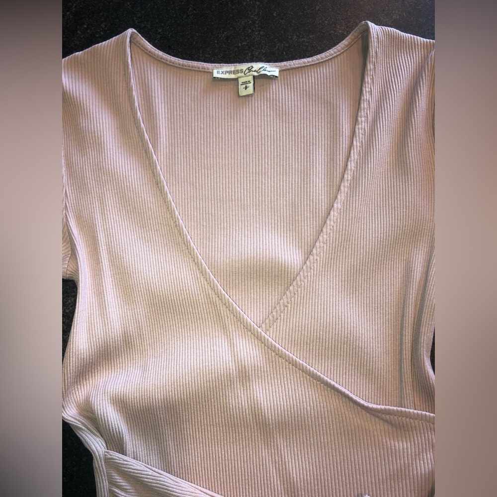 Express pale blush plunge top - Picture 2 of 5